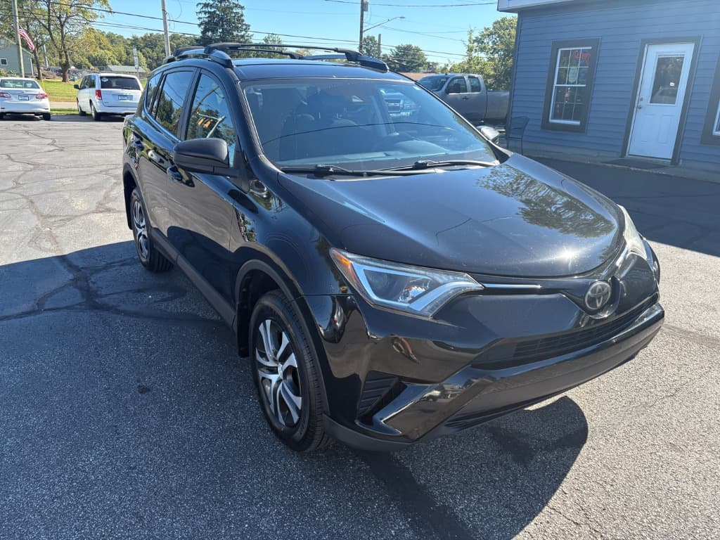 Photo 2 of 2018 Toyota RAV4 LE