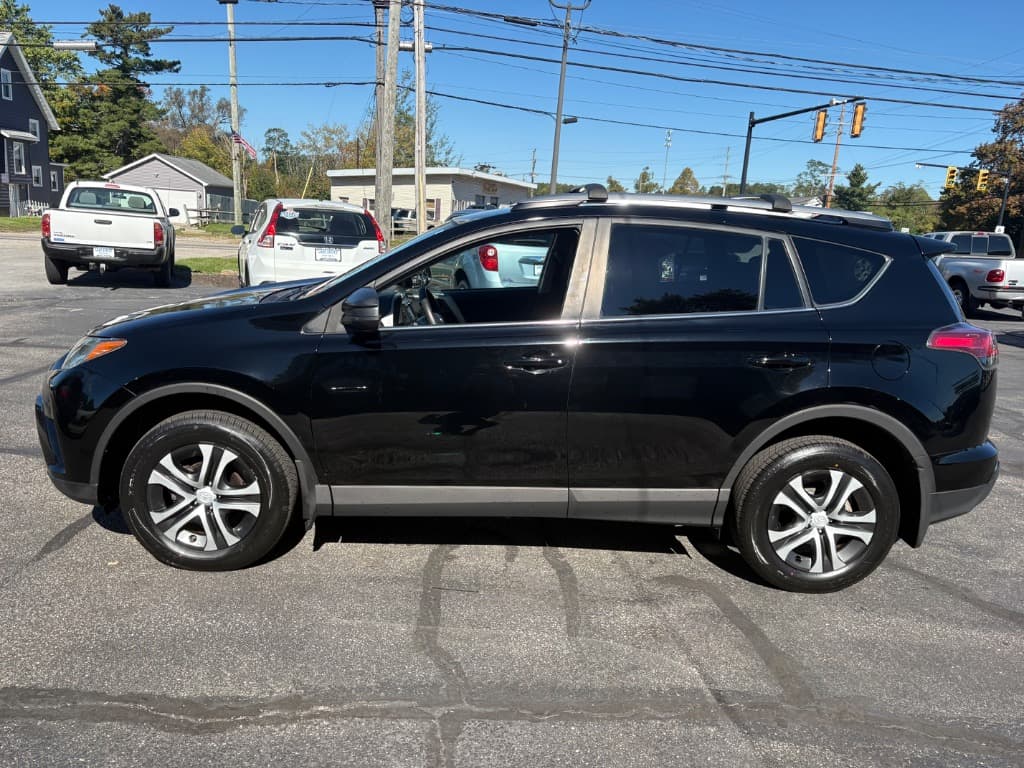 Photo 5 of 2018 Toyota RAV4 LE