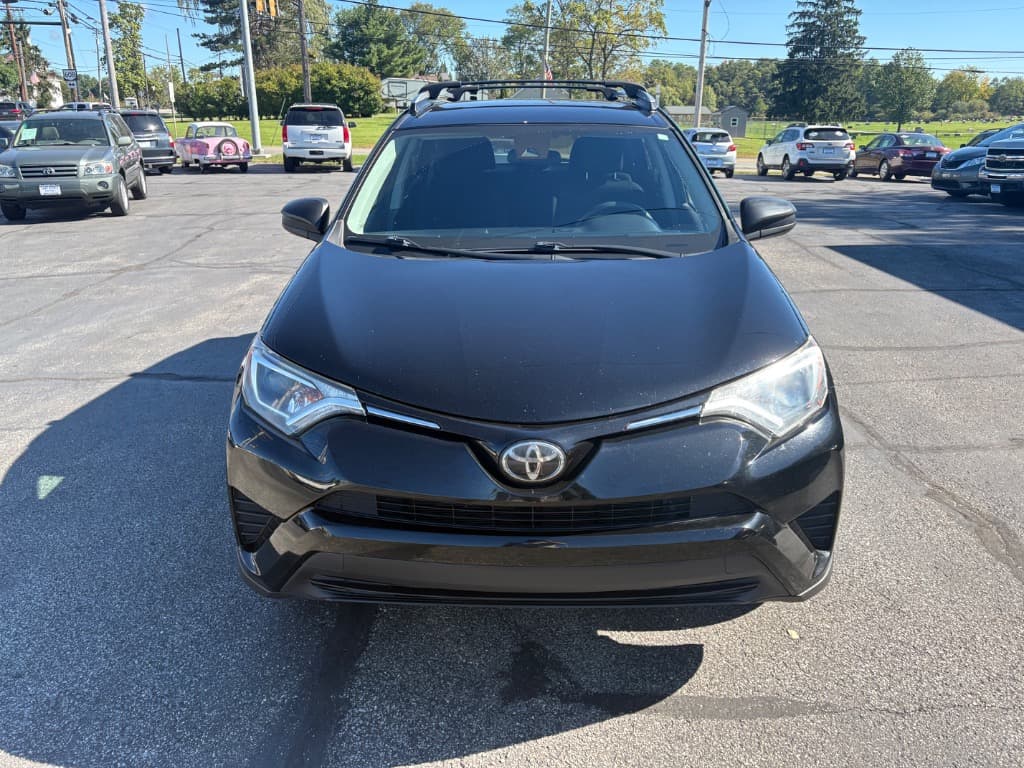 Photo 3 of 2018 Toyota RAV4 LE